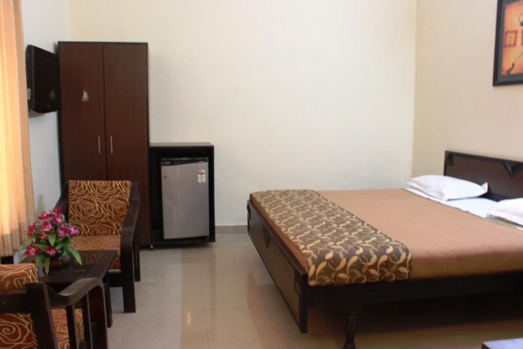 Hotel Utsav Dehradun Bagian luar foto