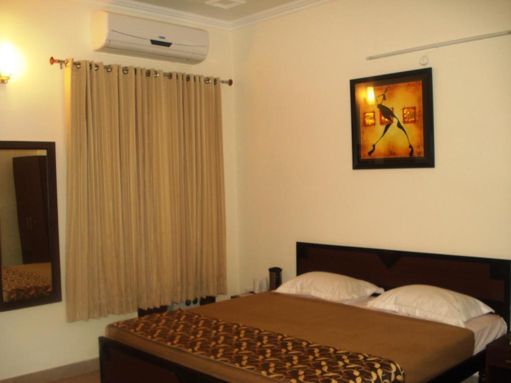Hotel Utsav Dehradun Bagian luar foto