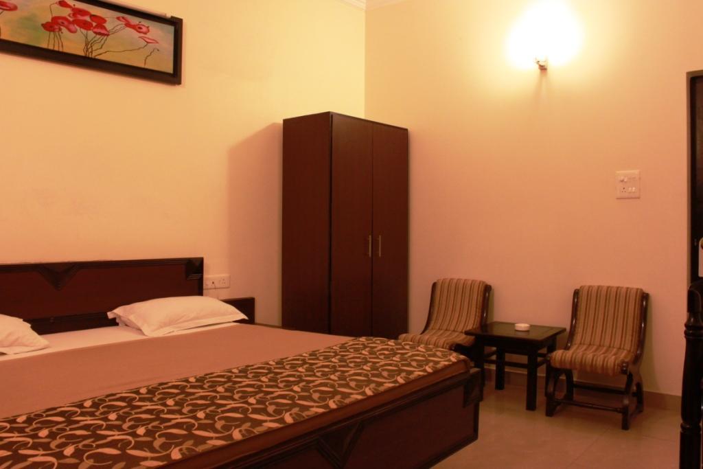 Hotel Utsav Dehradun Bagian luar foto