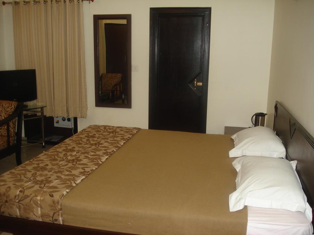 Hotel Utsav Dehradun Bagian luar foto