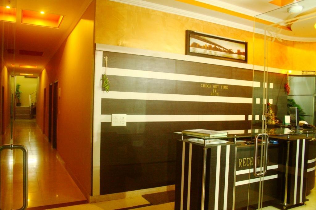 Hotel Utsav Dehradun Bagian luar foto