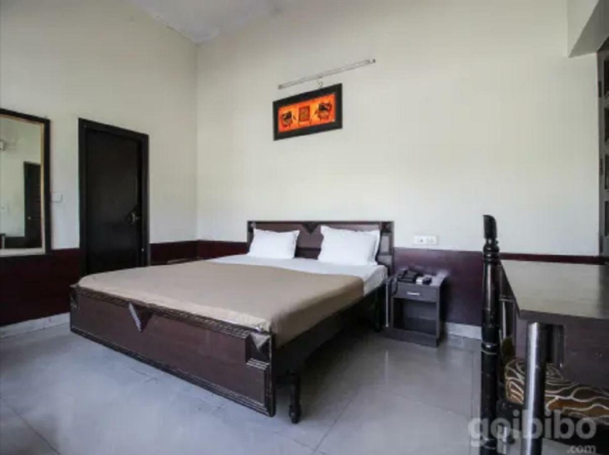 Hotel Utsav Dehradun Bagian luar foto