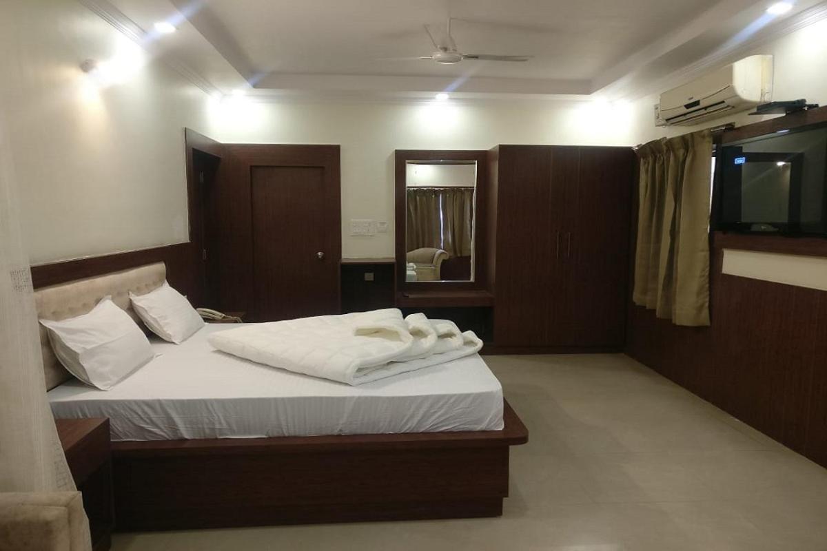 Hotel Utsav Dehradun Bagian luar foto