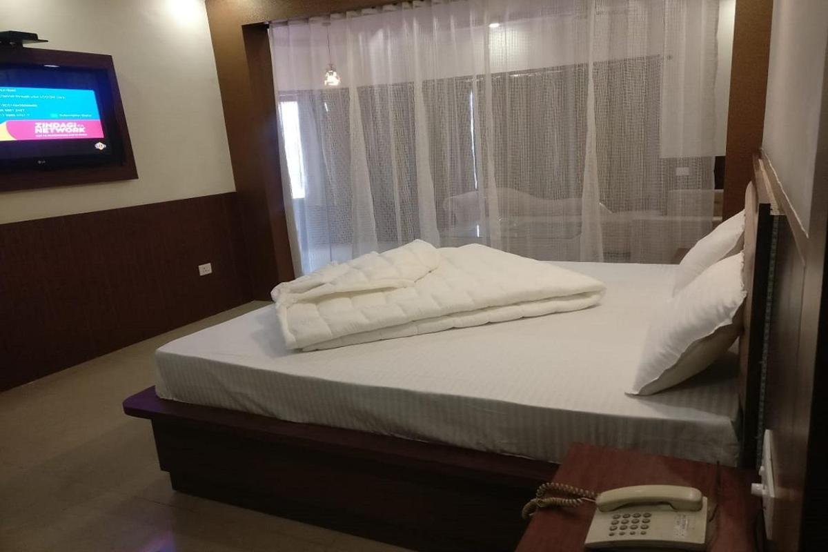 Hotel Utsav Dehradun Bagian luar foto