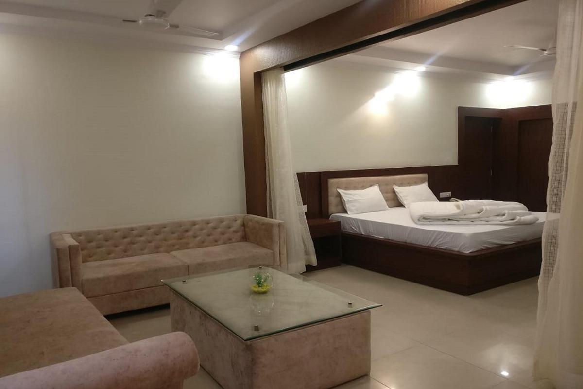 Hotel Utsav Dehradun Bagian luar foto